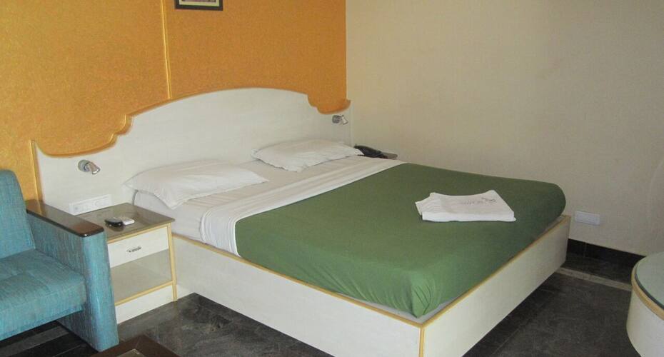 Sampoorna Deluxe Lodge, Anantapur 1